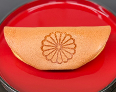 菊 御紋入り残月